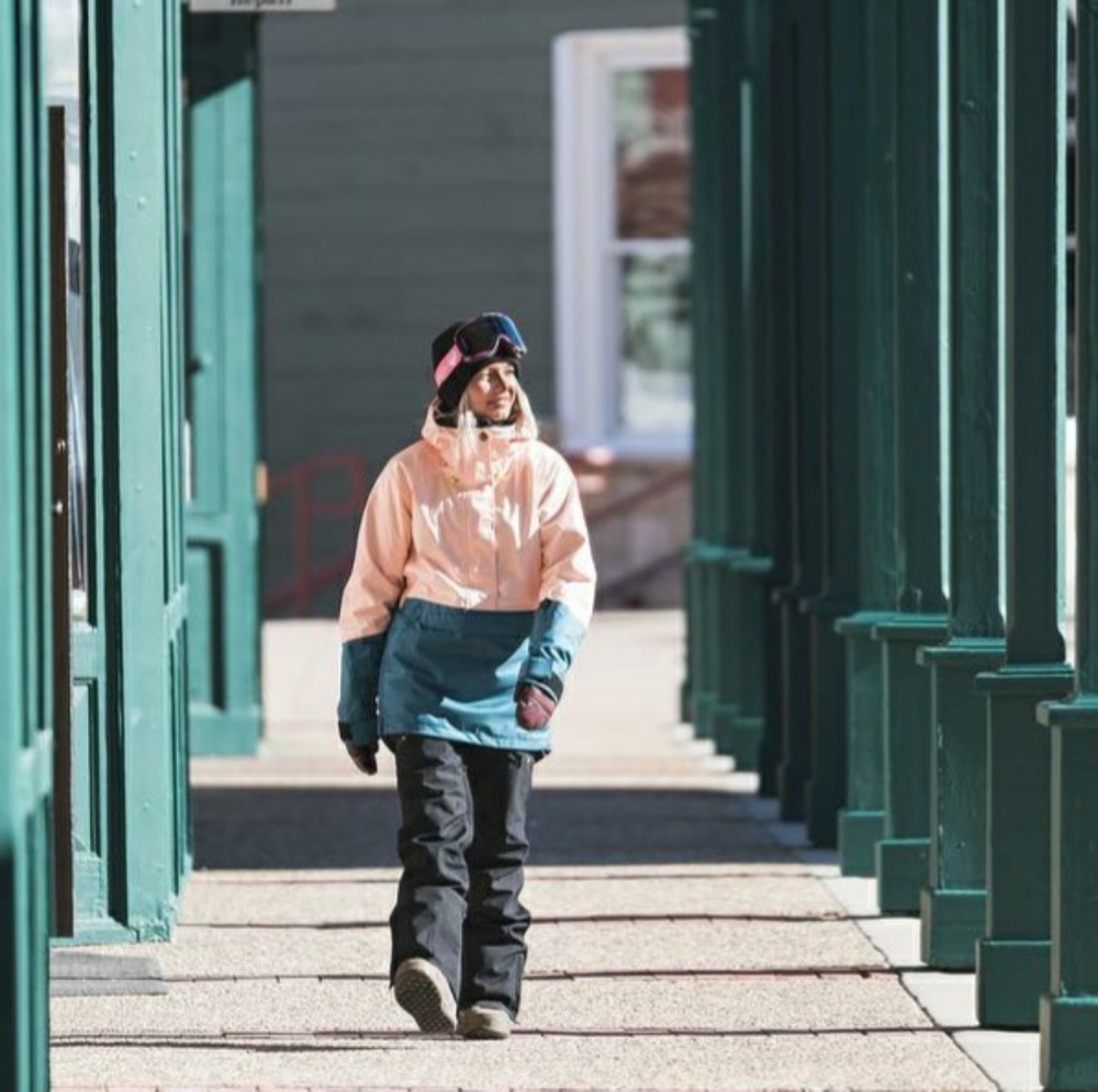 Saga outerwear co. Snowboard jacket